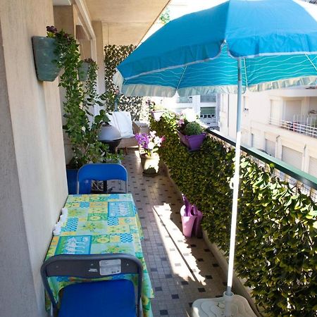 Chill Out Apartment, 2 Mins From Beach Niza Exterior foto