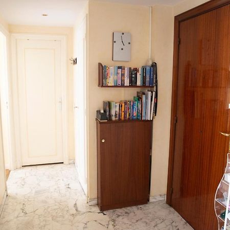 Chill Out Apartment, 2 Mins From Beach Niza Exterior foto